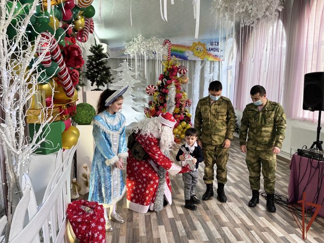 Дед Мороз специального назначения поздравил воспитанников детского социального учреждения в Моздоке