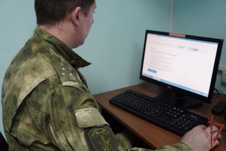 В Костроме росгвардейцы приняли участие во Всероссийском правовом диктанте