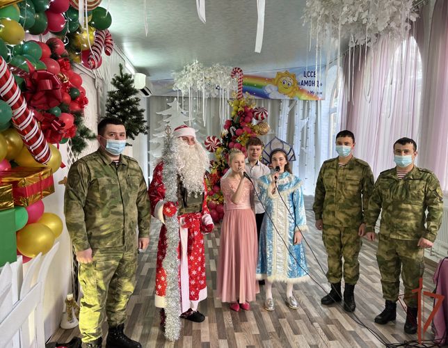 Дед Мороз специального назначения поздравил воспитанников детского социального учреждения в Моздоке