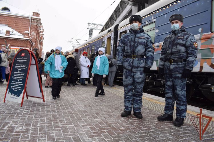 Росгвардия обеспечила безопасность встречи «Поезда Деда Мороза» в Казани