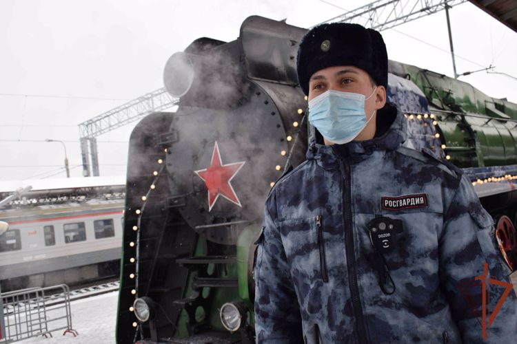 Росгвардия обеспечила безопасность встречи «Поезда Деда Мороза» в Казани