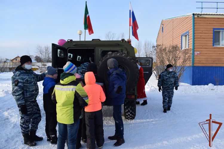 Акция Росгвардии «Дед Мороз специального назначения» стартовала в Республике Татарстан