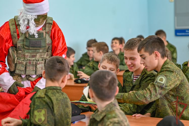 В Ставрополе росгвардейцы поздравили  подшефных кадет с наступающим Новым годом 