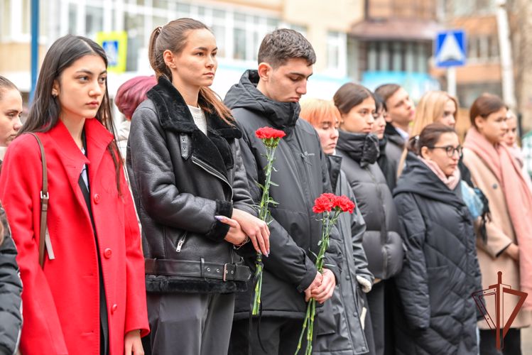 В Ставрополе офицеры Росгвардии почтили память Героя России Владимира Нургалиева