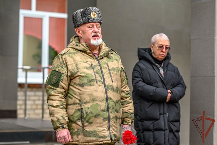 В Ставрополе офицеры Росгвардии почтили память Героя России Владимира Нургалиева