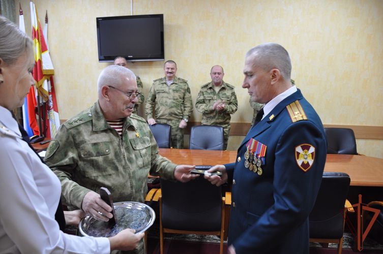 Командующий Уральским округом Росгвардии вручил генеральские погоны командиру калиновского соединения