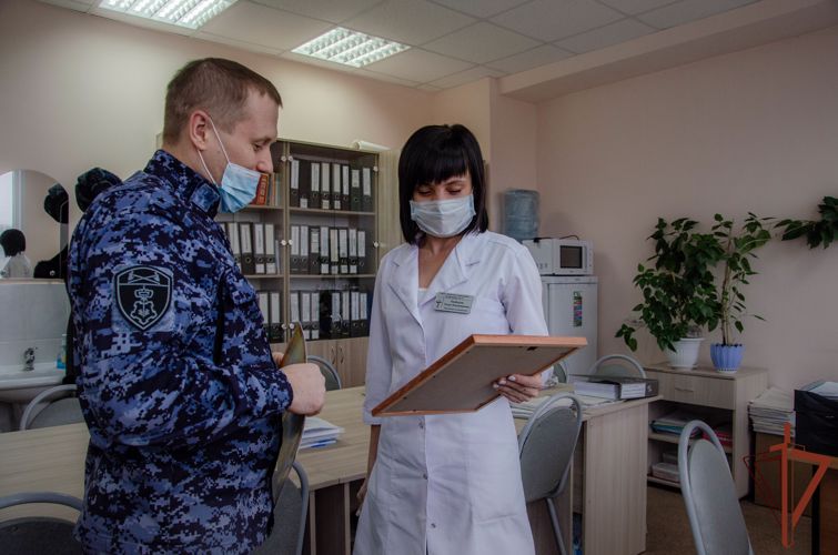 Росгвардейцы поблагодарили пензенских врачей за их труд