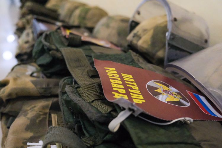 Заступивших на боевое дежурство военнослужащих и сотрудников поздравил с новым годом Командующий округом