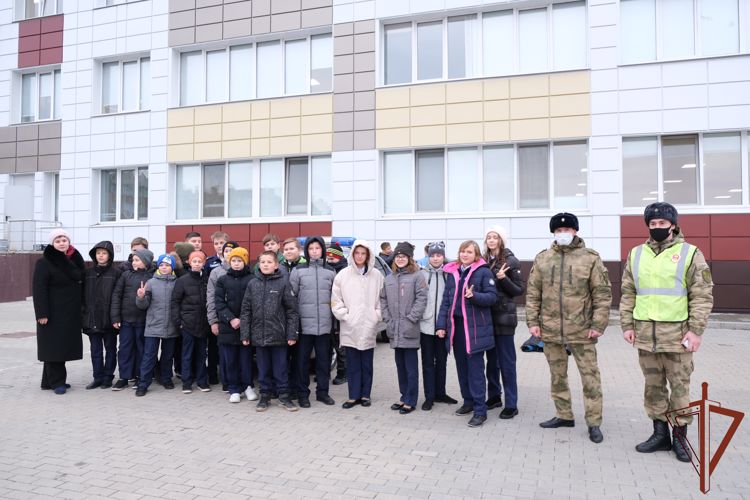 Росгвардия провела тематические встречи со школьниками и студентами в ЦФО