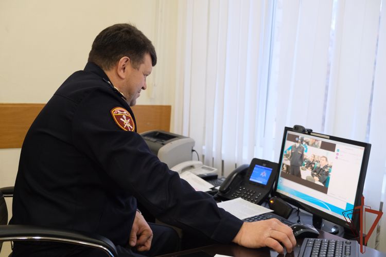 В Орле и Курске росгвардейцы провели мероприятия ко Дню героя России 