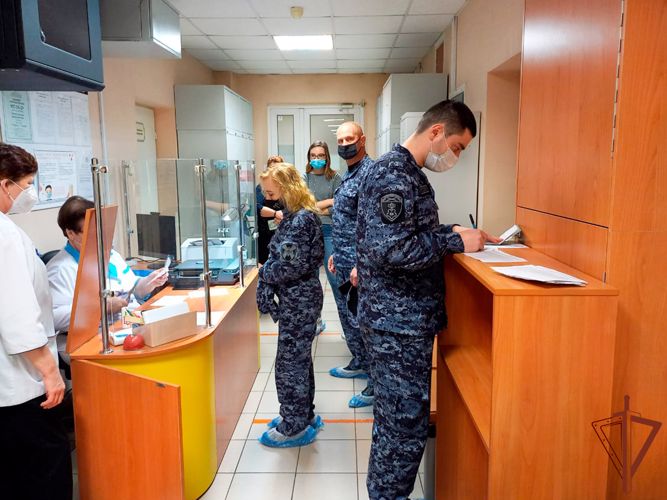 Росгвардейцы сдали кровь для пациентов одной из петербургских больниц