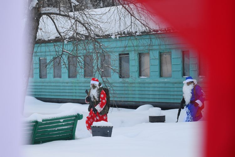 Кемеровские школьники приняли участие в новогодней акции Росгвардии (фото)