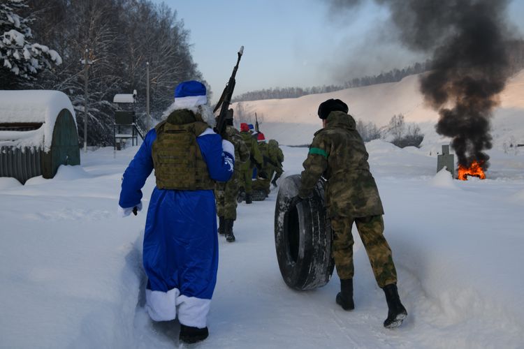 Кемеровские школьники приняли участие в новогодней акции Росгвардии (фото)