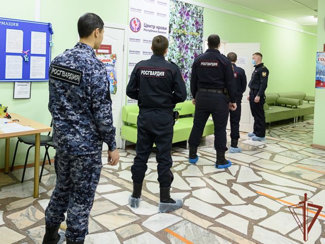 Росгвардия поддержала новогоднюю донорскую акцию в Абакане