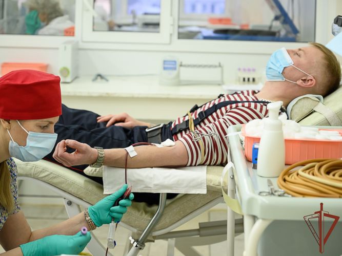 Росгвардия поддержала новогоднюю донорскую акцию в Абакане