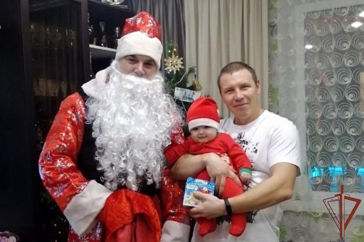 Дед Мороз специального назначения поздравил с Новым годом юных жителей Челябинской области 