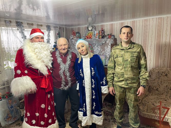 В Дагестане росгвардейцы поздравили ветеранов войны с наступающим Новым годом