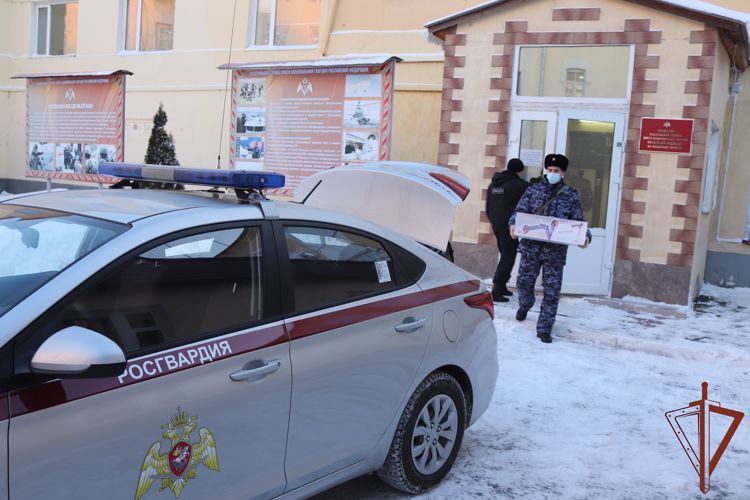 Росгвардейцы исполнили мечты детей из самарского социального приюта (видео)