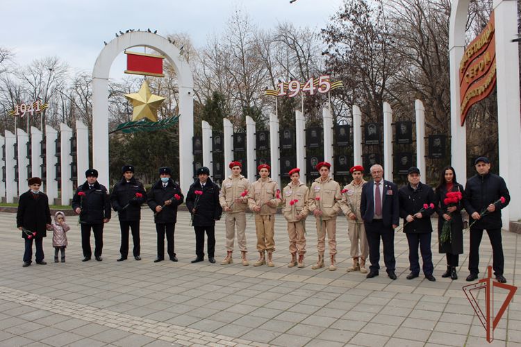 В Северо-Кавказском округе Росгвардии проходят мероприятия в ознаменование Дня героев Отечества