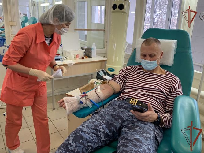 Росгвардейцы поддержали донорскую акцию «От сердца к сердцу» в Твери 