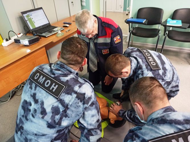 Росгвардейцы прошли учебный курс сердечно-легочной реанимации на специальной медтехнике (видео)