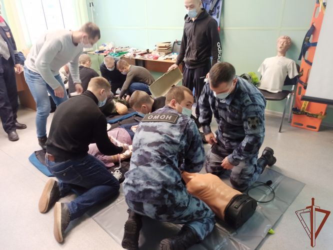 Росгвардейцы прошли учебный курс сердечно-легочной реанимации на специальной медтехнике (видео)