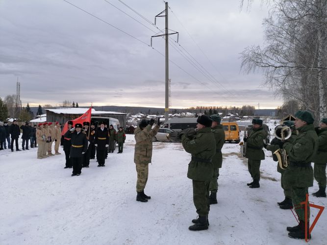 Росгвардейцы приняли участие в перезахоронении останков павшего красноармейца в Красноярском крае