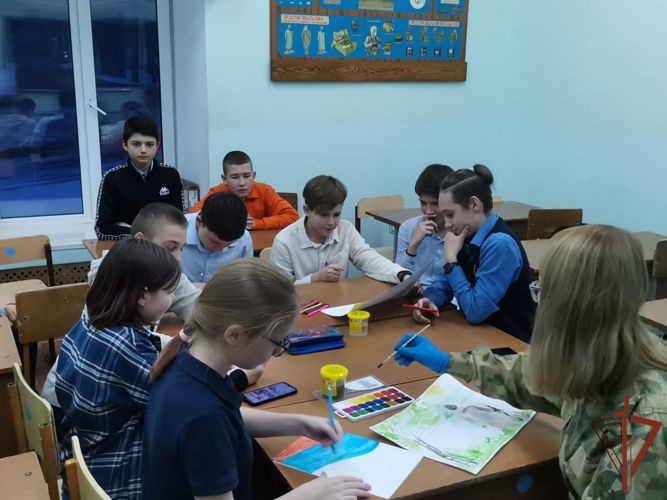 В Орле и Курске росгвардейцы провели мероприятия ко Дню героя России 
