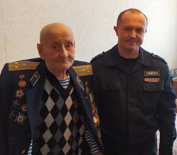 В Восточном округе Росгвардии поздравили ветеранов и тружеников тыла Великой Отечественной войны с Новым годом 