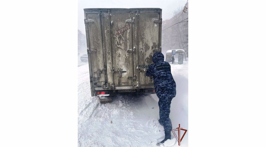 Росгвардия помогает жителям Дальнего Востока преодолевать последствия непогоды