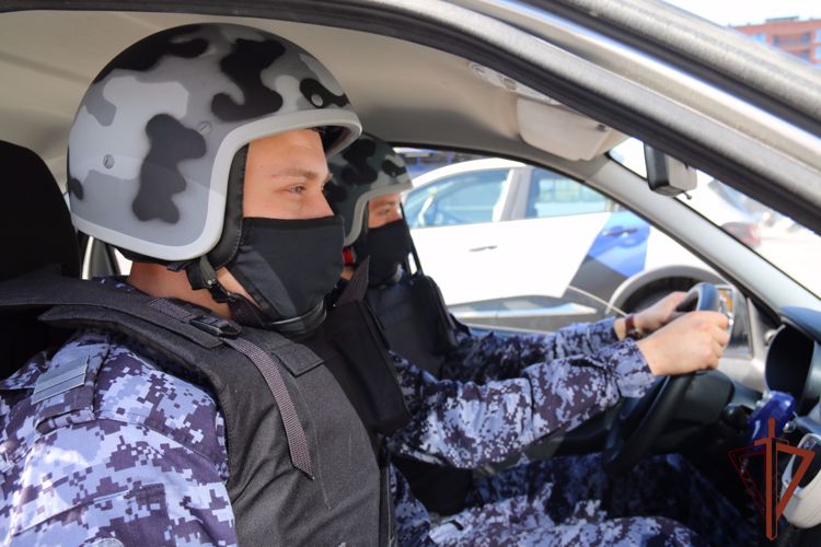 Росгвардейцы задержали подозреваемого в хранении наркотиков в Москве (видео)