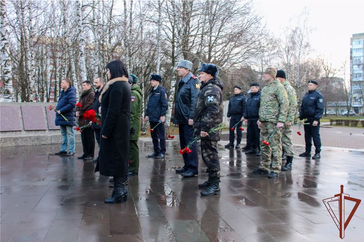 В Ставрополе сотрудники Росгвардии почтили память земляков, погибших при исполнении воинского долга