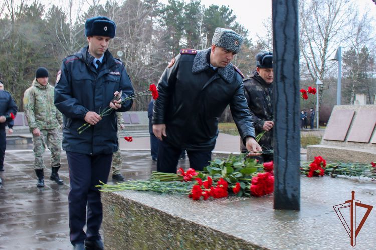 В Ставрополе сотрудники Росгвардии почтили память земляков, погибших при исполнении воинского долга