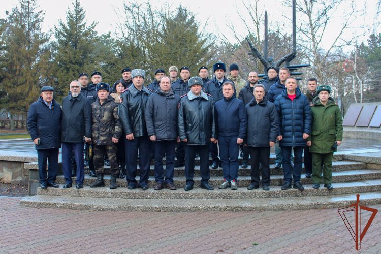 В Ставрополе сотрудники Росгвардии почтили память земляков, погибших при исполнении воинского долга