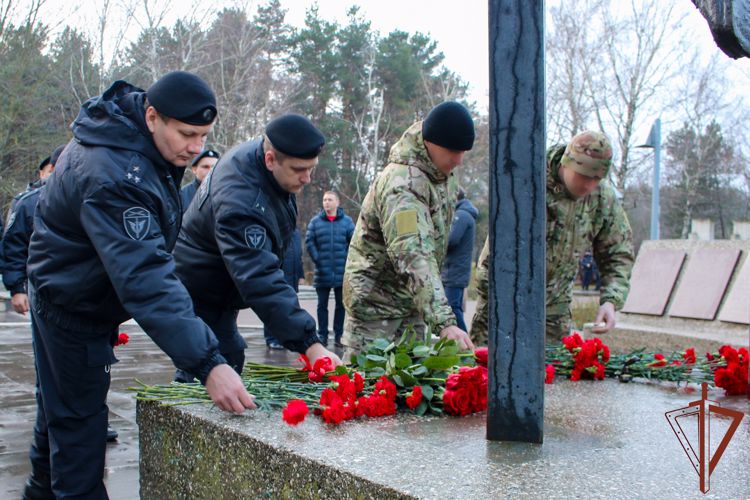 В Ставрополе сотрудники Росгвардии почтили память земляков, погибших при исполнении воинского долга