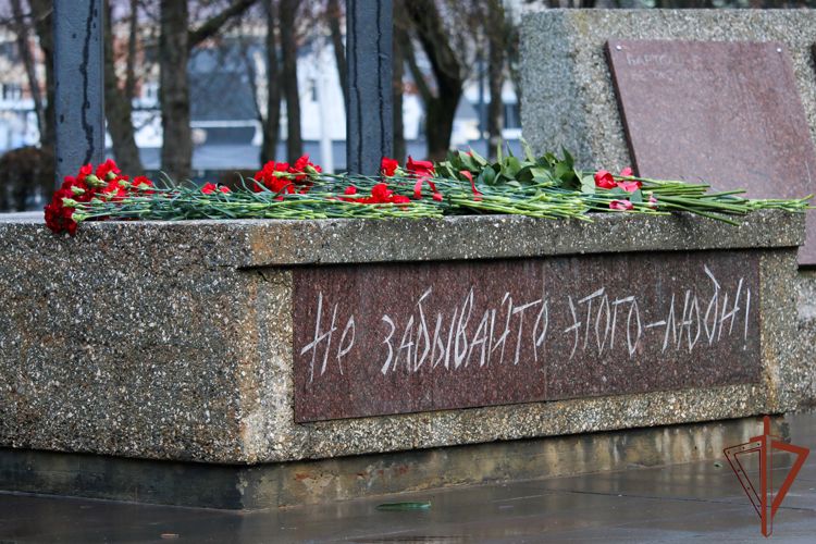 В Ставрополе сотрудники Росгвардии почтили память земляков, погибших при исполнении воинского долга