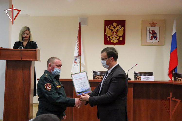 Росгвардейцам вручили награды за участие в тушении лесных пожаров в Республике Марий Эл