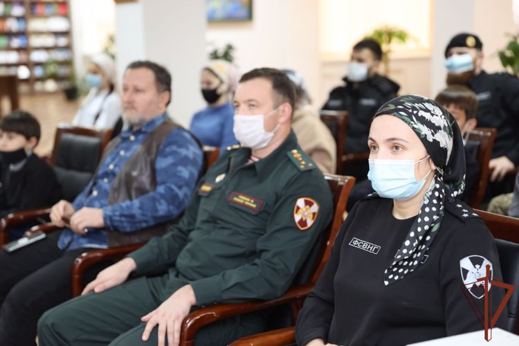Росгвардейцы приняли участие в тематическом мероприятии, посвященном Дню Конституции 
