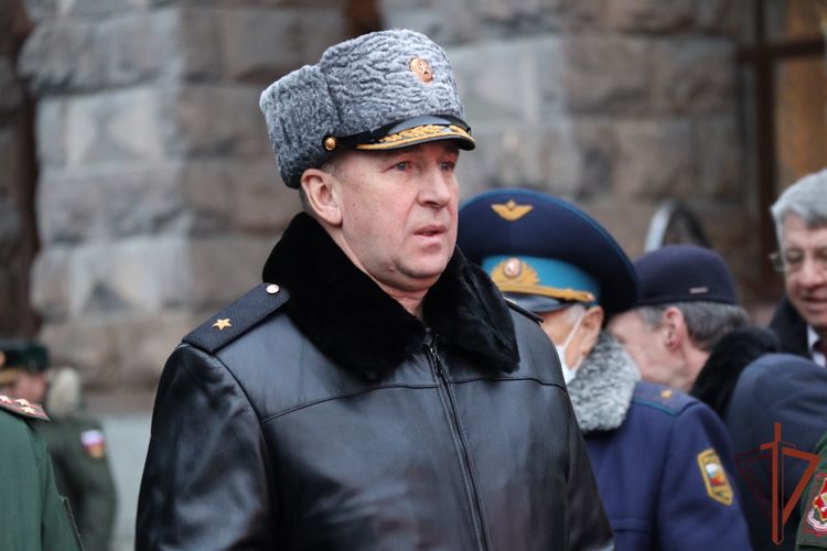 В открытии памятника маршалу Жукову принял участие командующий Уральским округом Росгвардии 