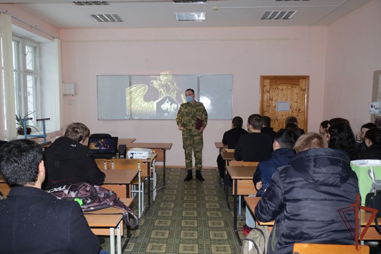 Росгвардия провела тематические встречи со школьниками и студентами в ЦФО