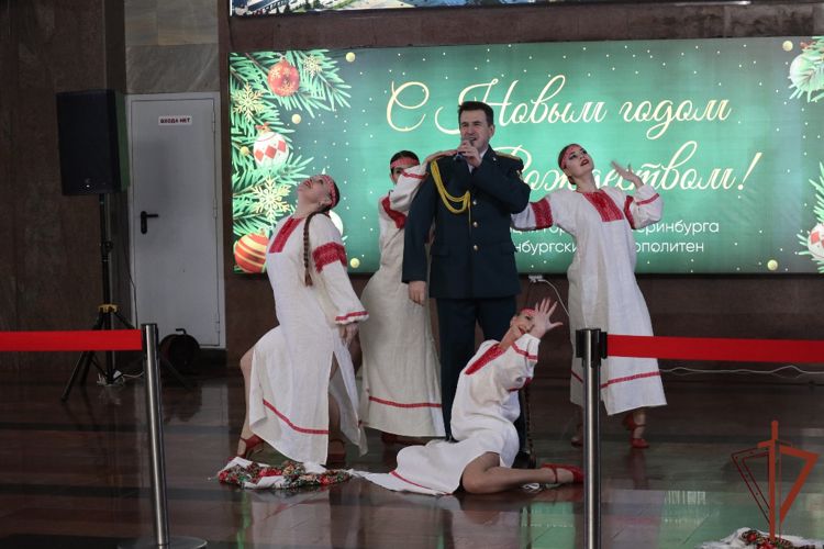 Новогоднее представление от Росгвардии состоялось в екатеринбургском метро (видео)