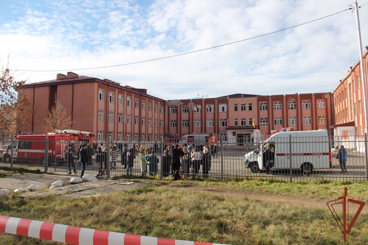 Росгвардейцы спасли детей из горящей школы во Владикавказе