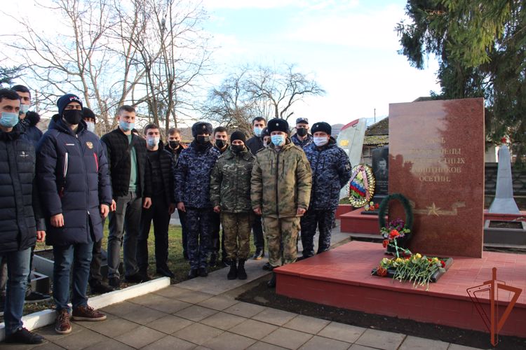 На Северном Кавказе Росгвардия участвует в мероприятиях, посвященных Дню неизвестного солдата