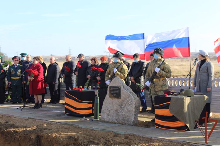 Военнослужащие Росгвардии приняли участие в перезахоронении останков красноармейцев в Керчи