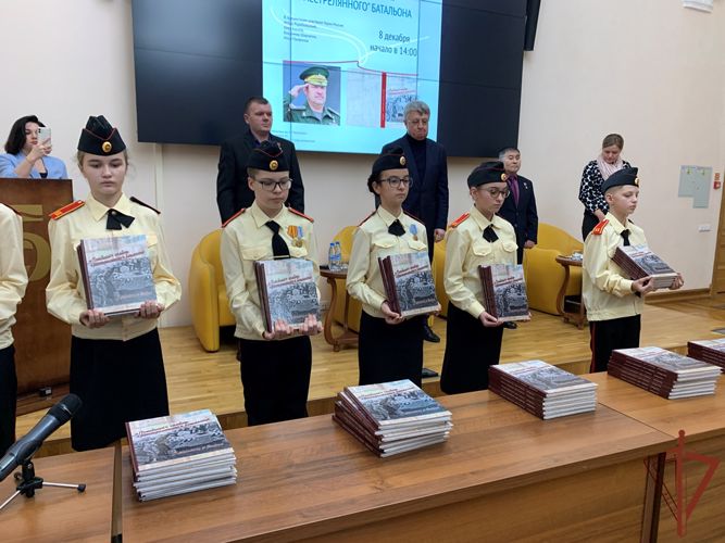 Книгу ветерана войск правопорядка Героя России Романа Шадрина презентовали на Урале (видео)