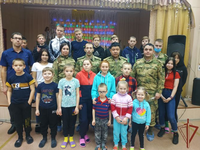 Дед Мороз специального назначения поздравил воспитанников детского дома в Зауралье (видео)