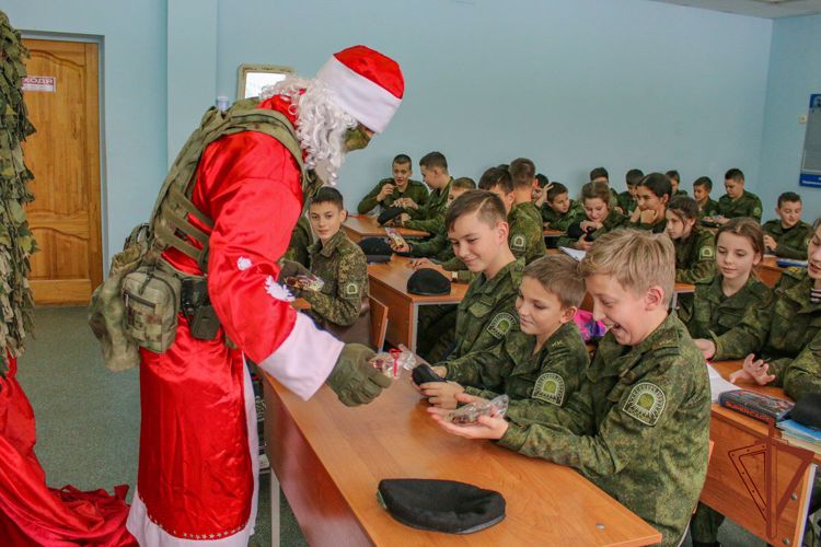 В Ставрополе росгвардейцы поздравили  подшефных кадет с наступающим Новым годом 