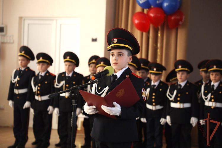 Церемонии посвящения юных крымчан в кадеты Росгвардии состоялись в Симферополе и Севастополе