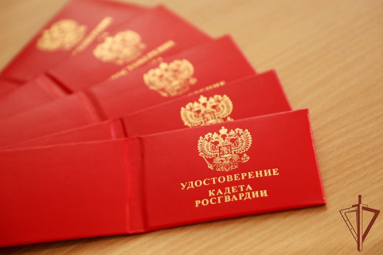 Церемонии посвящения юных крымчан в кадеты Росгвардии состоялись в Симферополе и Севастополе