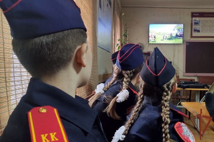 Ученики севастопольского профильного класса Росгвардии впервые посетили ОМОН «Беркут-С»